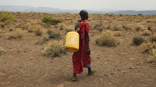 The women of the community located in Ltungai leave a few minutes to fill the 15-litre containers with water in a hole where the water is stagnant, between two rocks. The water is not drinkable, full of bacteria.